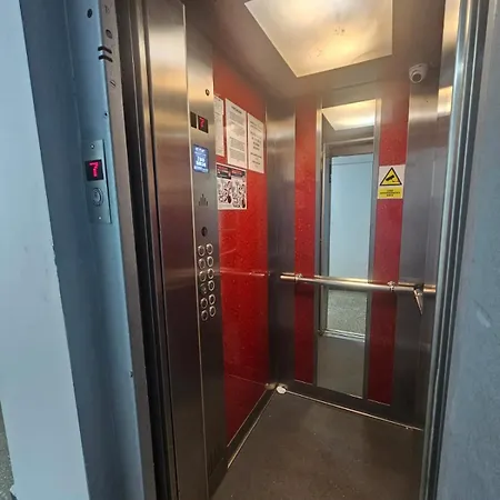 Walk Everywhere - 2x2m Bed - Dedicated Workspace Apartment Bukarest