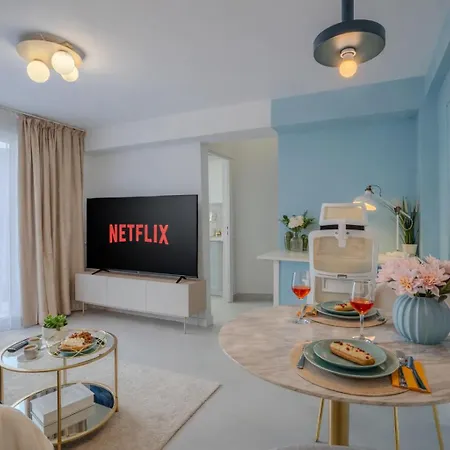 Apartment Walk Everywhere - 2x2m Bed - Dedicated Workspace *