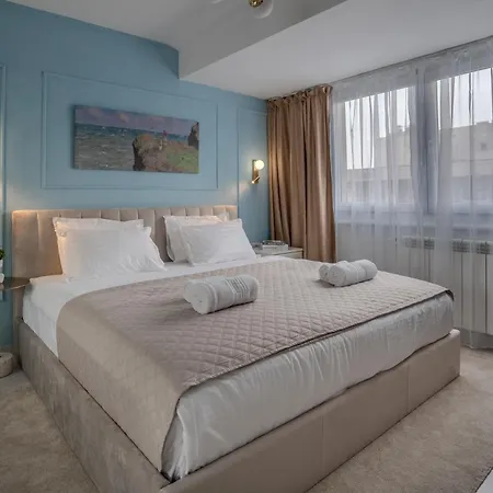 Apartment Walk Everywhere - 2x2m Bed - Dedicated Workspace Bukarest
