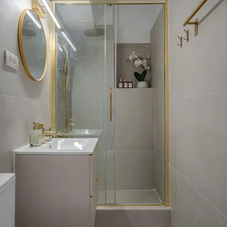 Apartment Walk Everywhere - 2x2m Bed - Dedicated Workspace Bukarest