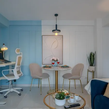 Walk Everywhere - 2x2m Bed - Dedicated Workspace Apartment Bukarest
