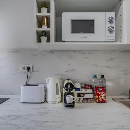 Apartment Walk Everywhere - 2x2m Bed - Dedicated Workspace Bukarest