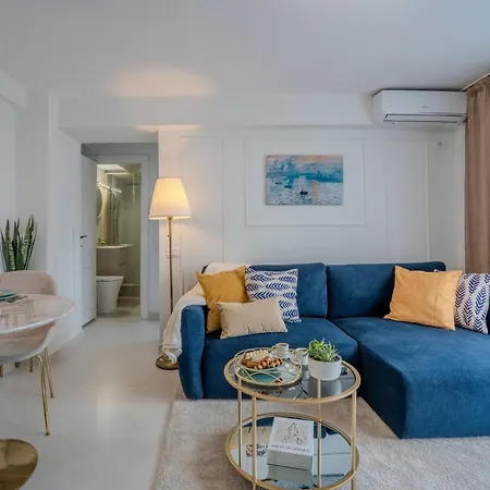 Apartment Walk Everywhere - 2x2m Bed - Dedicated Workspace