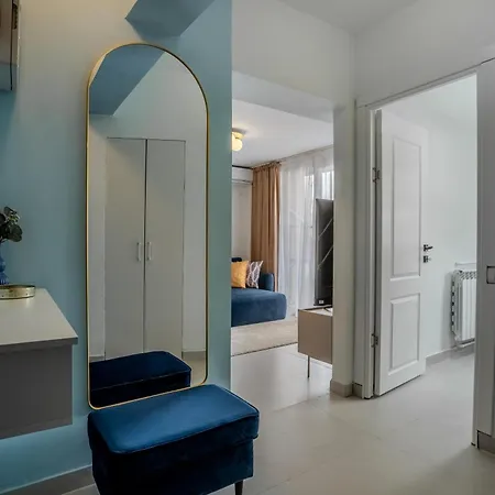 Walk Everywhere - 2x2m Bed - Dedicated Workspace Apartment *