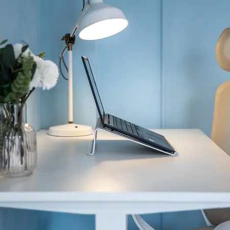 Apartment Walk Everywhere - 2x2m Bed - Dedicated Workspace