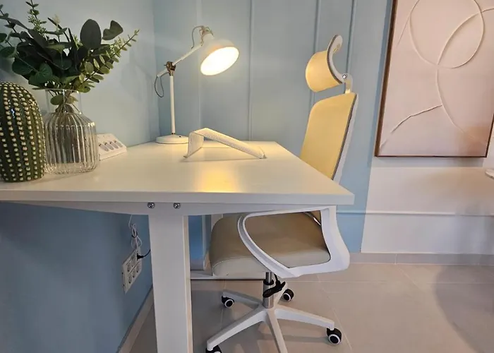 Central! Work Friendly & 2x2m Bed Apartament