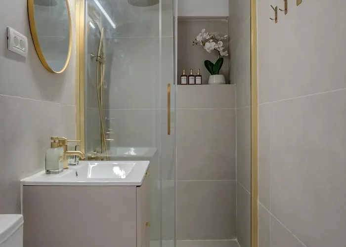Appartement Central! Work Friendly & 2x2m Bed Boekarest