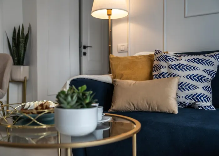 Apartment Central! Work Friendly & 2x2m Bed *