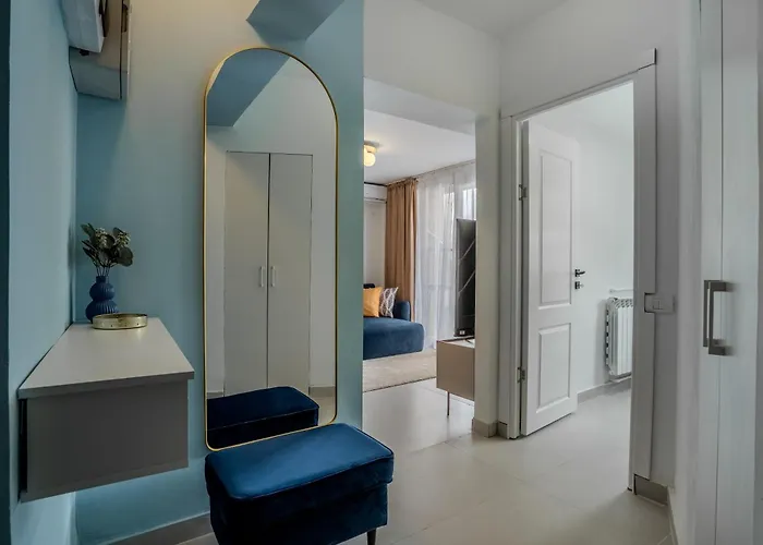 Central! Work Friendly & 2x2m Bed Apartment *