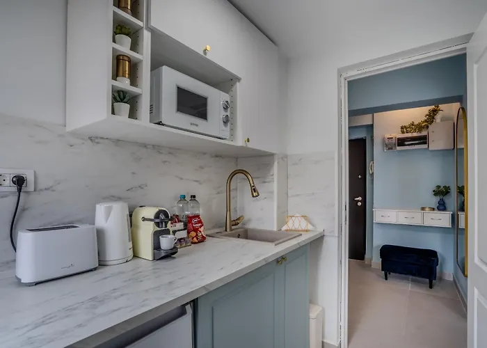 Apartment Central! Work Friendly & 2x2m Bed *