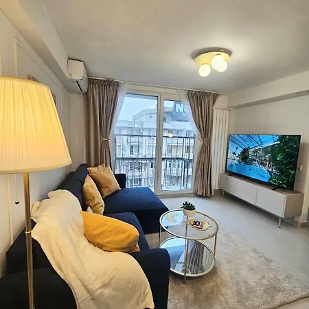Central! Work Friendly & 2x2m Bed Apartman Bukarest