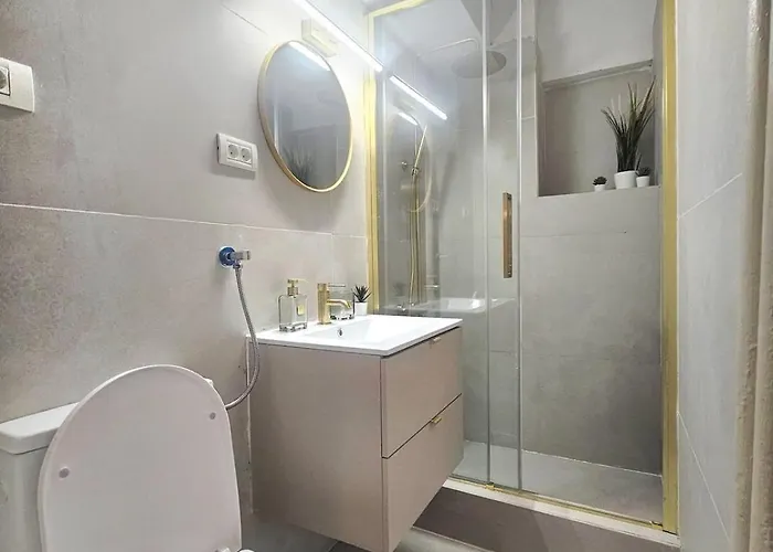 Central! Work Friendly & 2x2m Bed Bukarest