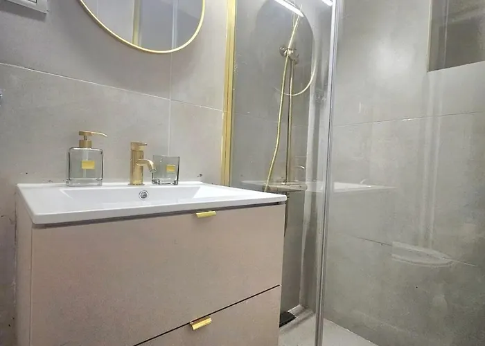 Apartman Central! Work Friendly & 2x2m Bed *