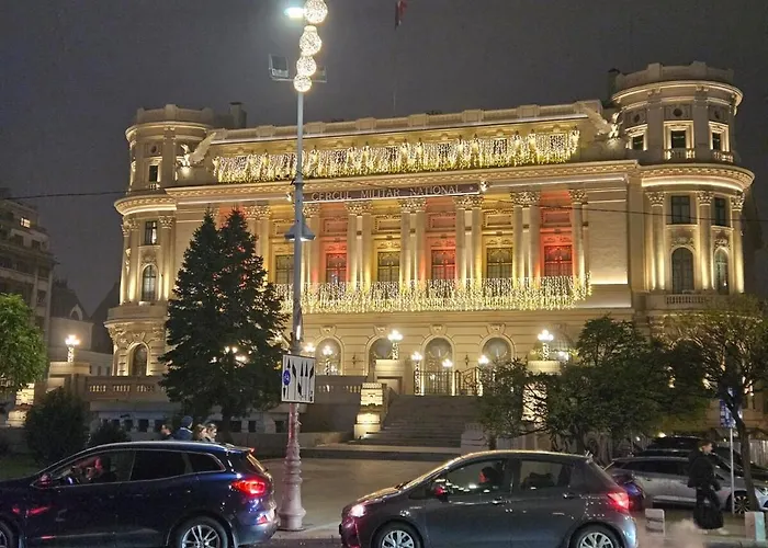 Central! Work Friendly & 2x2m Bed