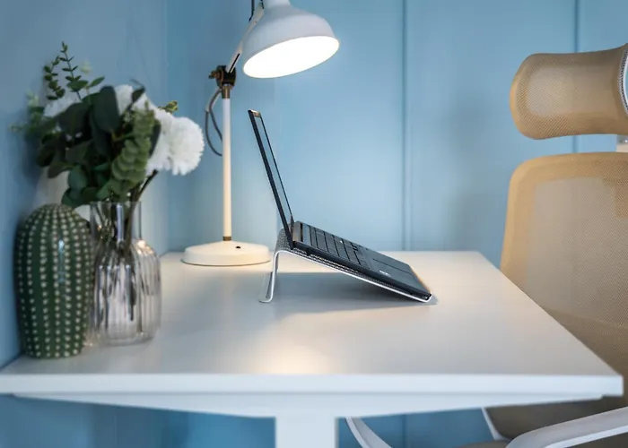 公寓 Central! Work Friendly & 2x2m Bed